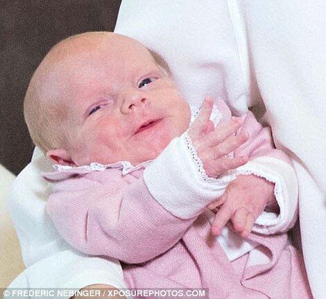 Обнародованы первые фото новорожденных детей принца Альберта и принцессы Шарлин