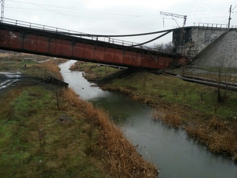 Опубликованы фото с места ночного теракта в Мариуполе