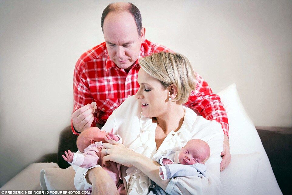 Обнародованы первые фото новорожденных детей принца Альберта и принцессы Шарлин