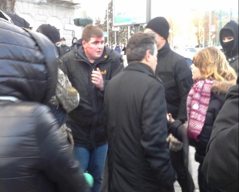 "Приди и открой горсовет" в Харькове: драки в центре города и на выезде, появилась милиция с оружием