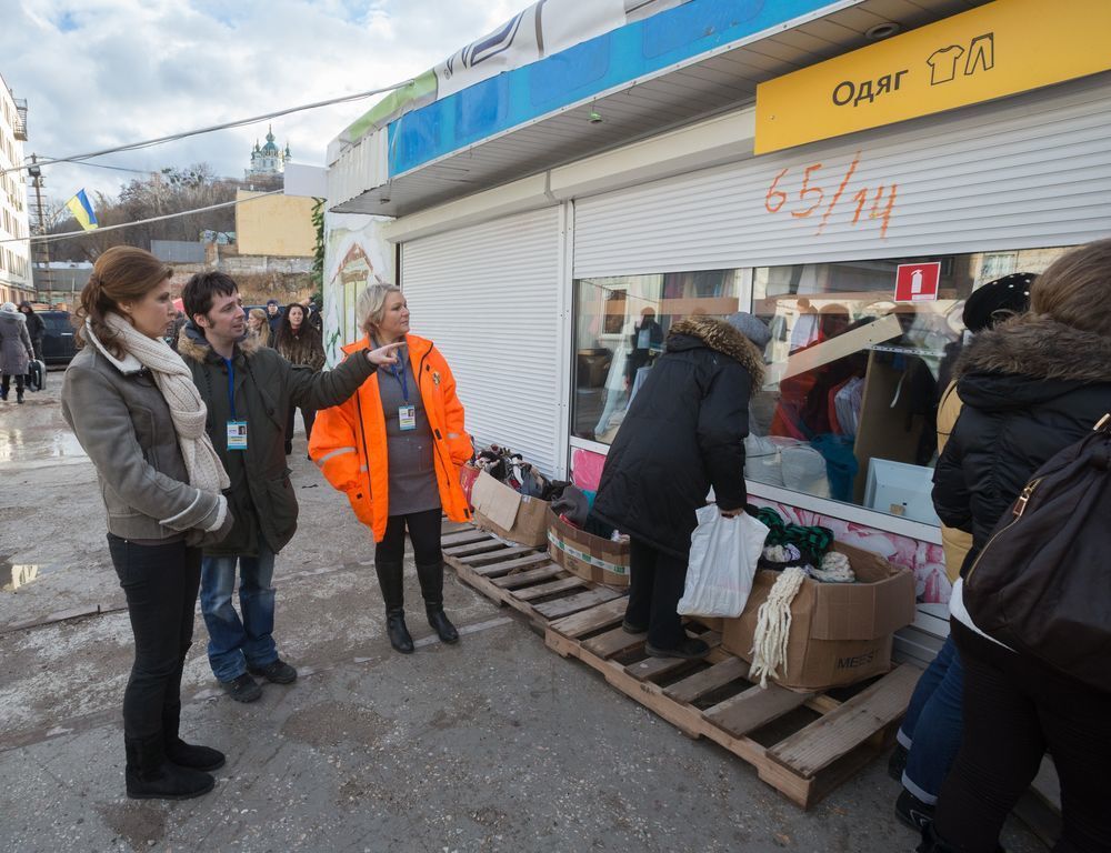 Дружина Порошенка відвідала столичний волонтерський пункт на Фролівській: опубліковано фото