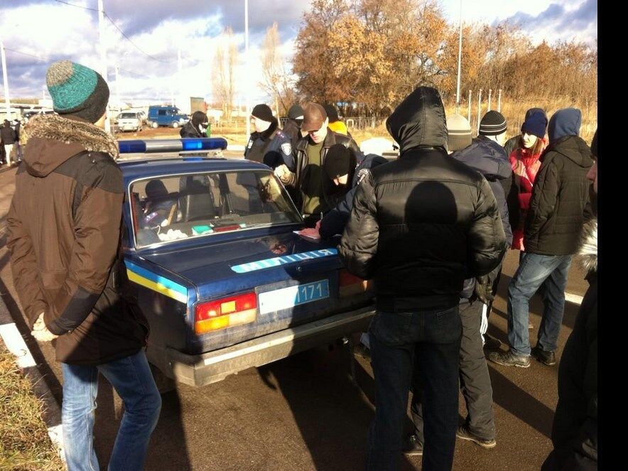 "Приди и открой горсовет" в Харькове: драки в центре города и на выезде, появилась милиция с оружием