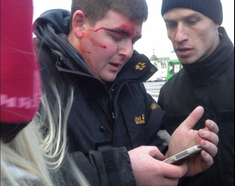 "Приди и открой горсовет" в Харькове: драки в центре города и на выезде, появилась милиция с оружием