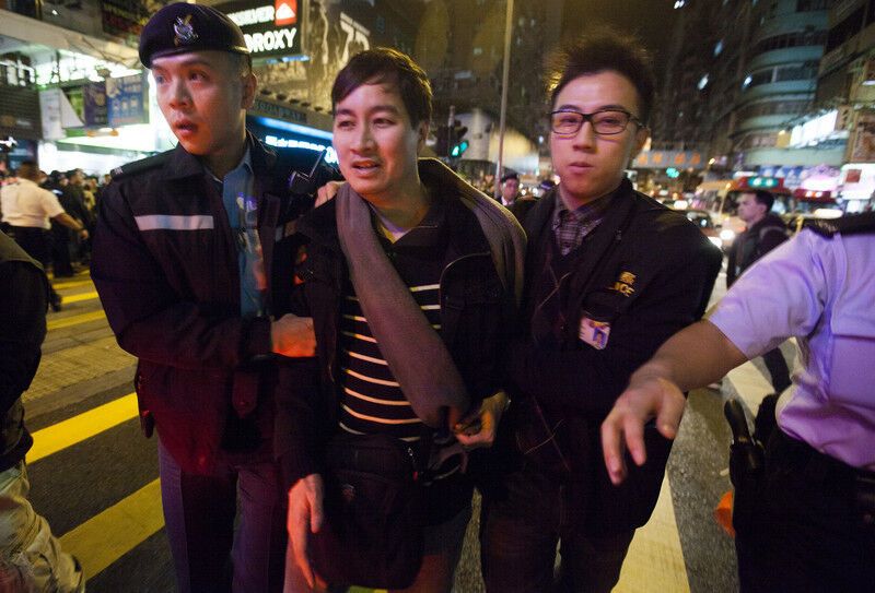 Різдвяна хода в Гонконгу: протести і сутички з поліцією