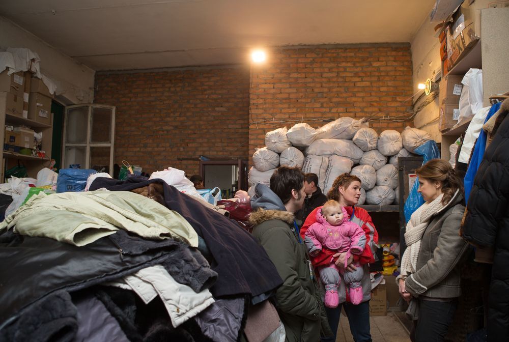 Жена Порошенко посетила столичный волонтерский пункт на Фроловской: опубликовано фото