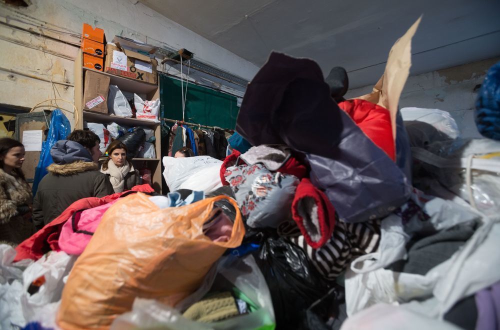 Дружина Порошенка відвідала столичний волонтерський пункт на Фролівській: опубліковано фото