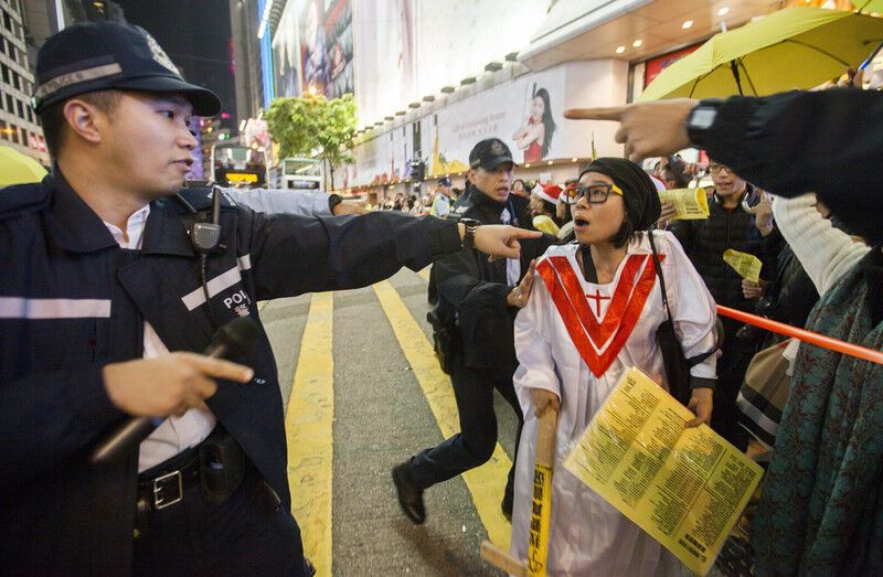 Рождественское шествие в Гонконге: протесты и столкновения с полицией