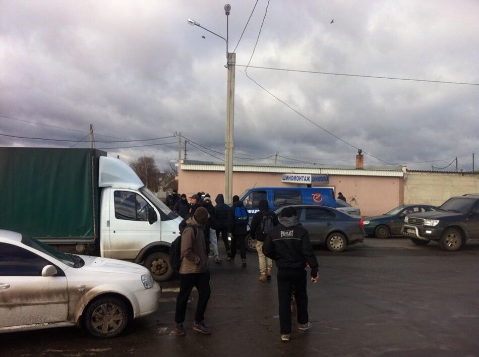 "Приди и открой горсовет" в Харькове: драки в центре города и на выезде, появилась милиция с оружием