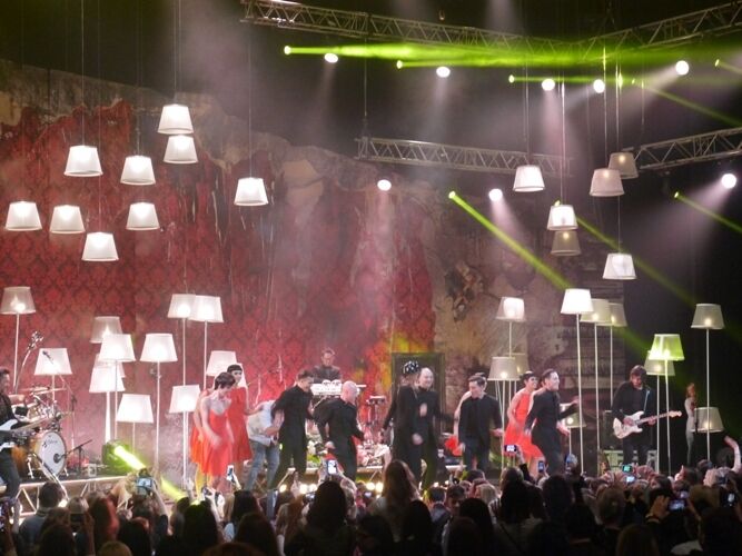 В Киеве с аншлагом прошел концерт Тины Кароль: зрители не могли сдержать слез