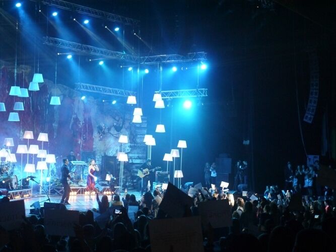 В Киеве с аншлагом прошел концерт Тины Кароль: зрители не могли сдержать слез