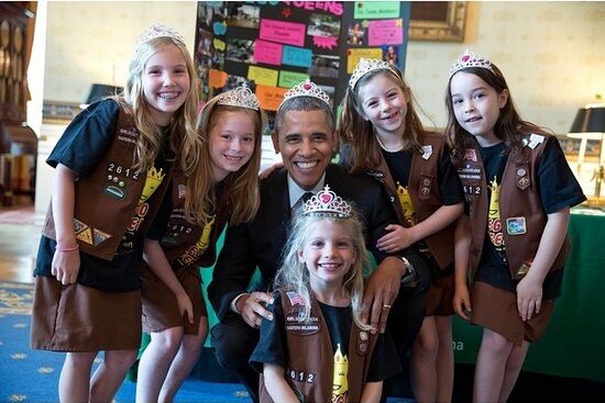 Обама примерил корону. Фотофакт