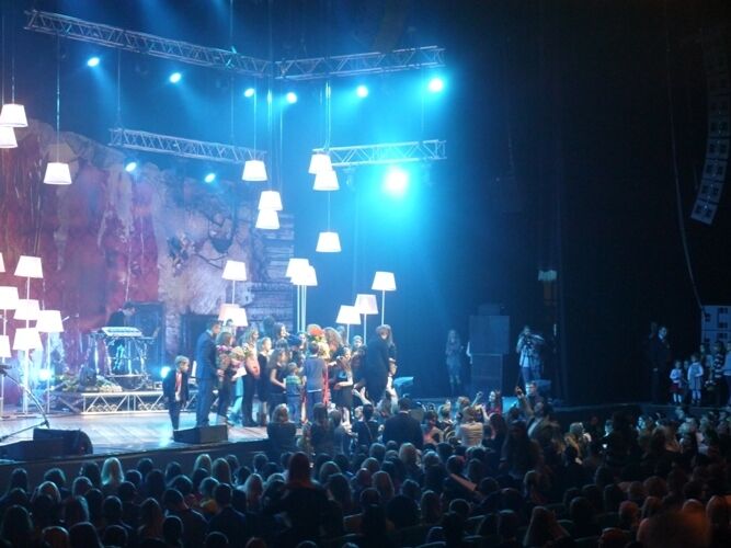 В Киеве с аншлагом прошел концерт Тины Кароль: зрители не могли сдержать слез