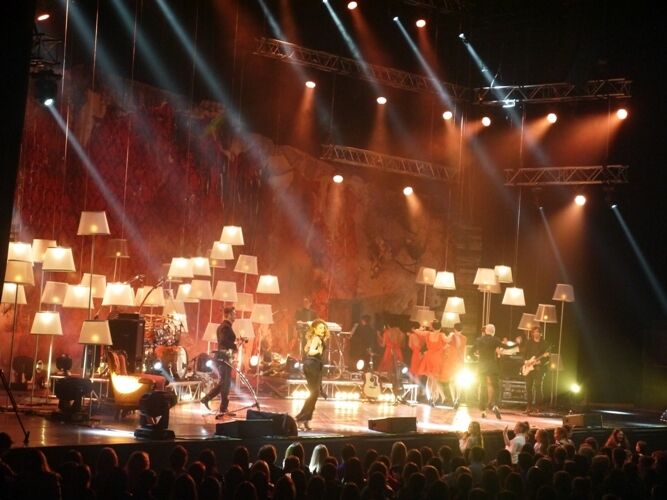 В Киеве с аншлагом прошел концерт Тины Кароль: зрители не могли сдержать слез