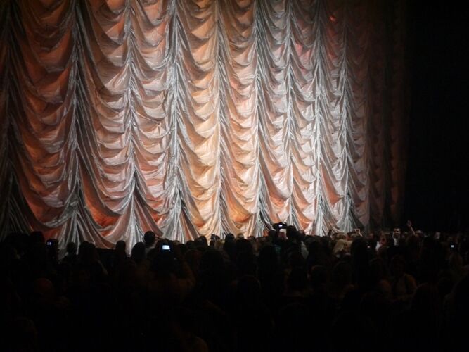 В Киеве с аншлагом прошел концерт Тины Кароль: зрители не могли сдержать слез