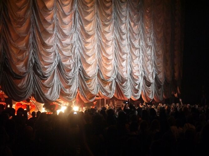 В Киеве с аншлагом прошел концерт Тины Кароль: зрители не могли сдержать слез