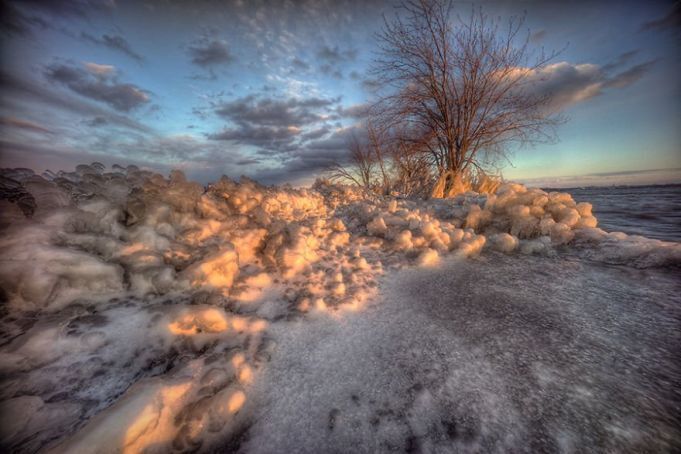 Ледяная сказка: фото неземных пейзажей  Канады после шторма