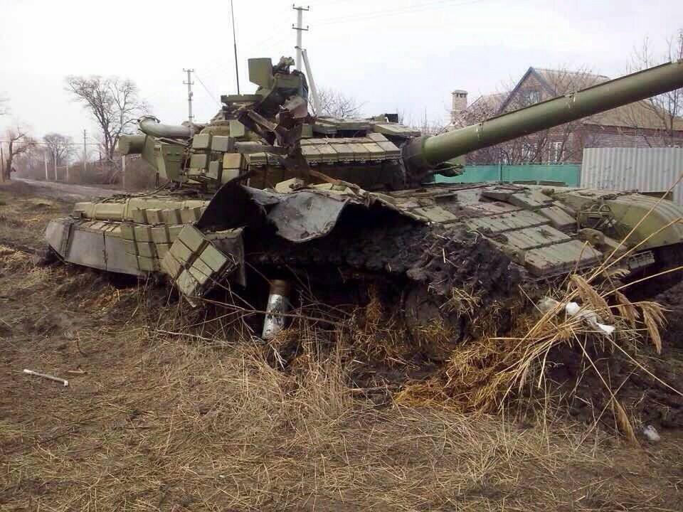 Бойцы АТО уничтожили под Мариуполем танк и 8 российских военных: опубликовано фото