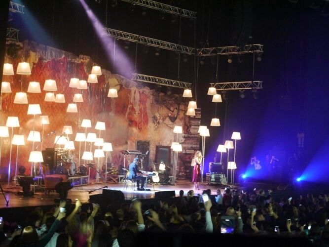 В Киеве с аншлагом прошел концерт Тины Кароль: зрители не могли сдержать слез