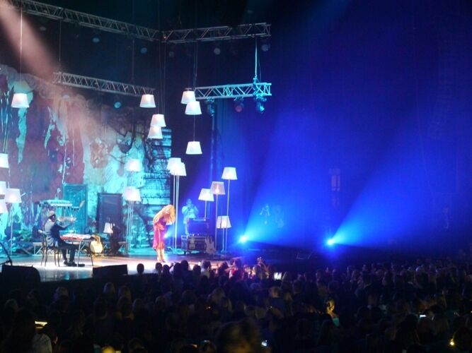 В Киеве с аншлагом прошел концерт Тины Кароль: зрители не могли сдержать слез