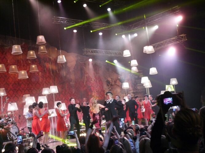 В Киеве с аншлагом прошел концерт Тины Кароль: зрители не могли сдержать слез