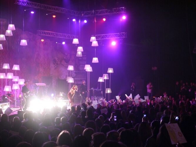 В Киеве с аншлагом прошел концерт Тины Кароль: зрители не могли сдержать слез