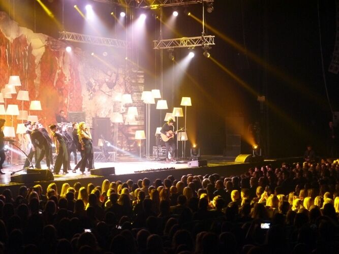 В Киеве с аншлагом прошел концерт Тины Кароль: зрители не могли сдержать слез