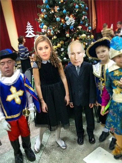 В России второклассник пришел на новогодний утренник в образе Путина  