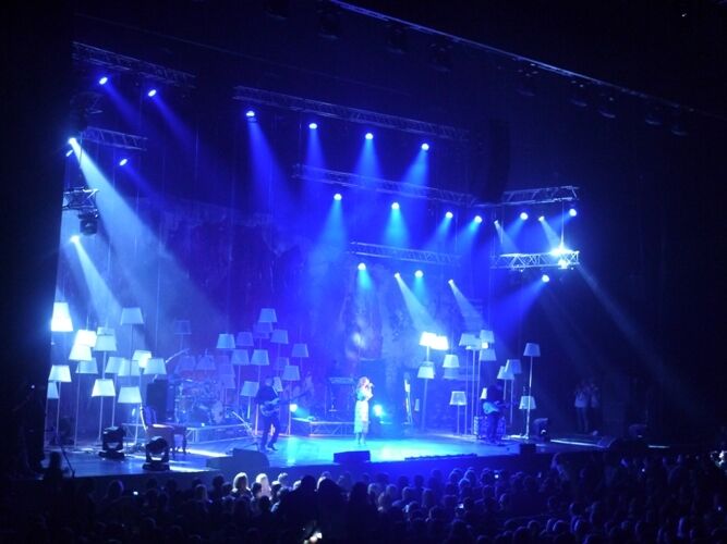 В Киеве с аншлагом прошел концерт Тины Кароль: зрители не могли сдержать слез