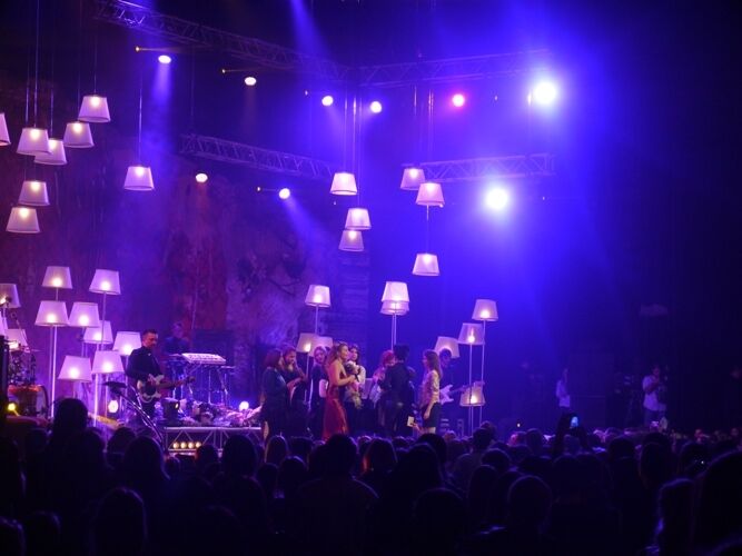 В Киеве с аншлагом прошел концерт Тины Кароль: зрители не могли сдержать слез