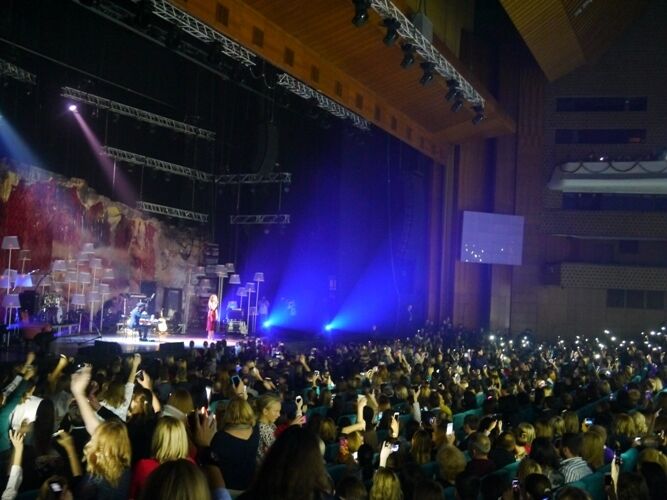 В Киеве с аншлагом прошел концерт Тины Кароль: зрители не могли сдержать слез