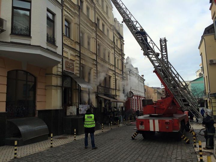 В Киеве на Подоле сгорел ресторан "GastroRock": опубликованы фото