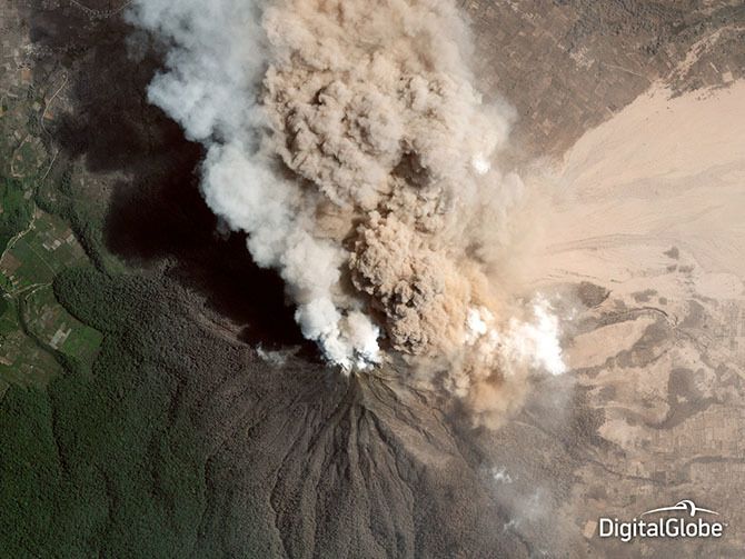 Лучшие фотографии 2014 года со спутника: Майдан, беженцы в Сирии и вулканы