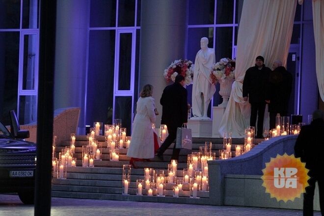 Дочери Тимошенко на свадьбу привезли гроб с подарками: опубликованы фото