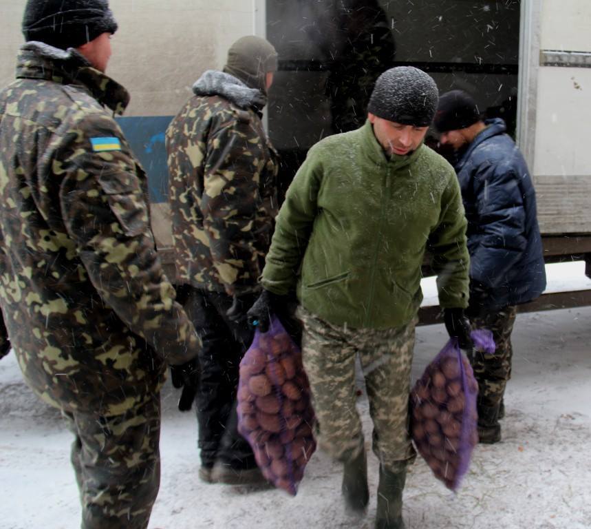 Украинская гуманитарка прорвалась-таки на оккупированный Донбасс: опубликованы фото