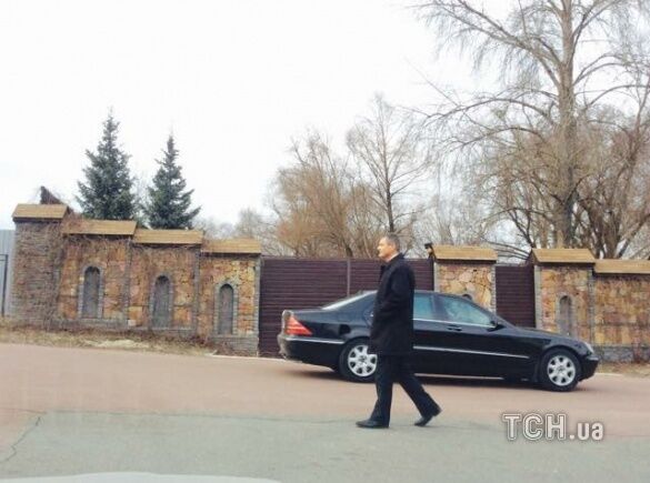 Первый свадебный кортеж Жени Тимошенко приехал к "Олимпийскому" пустым