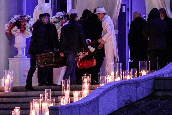 Свадьба дочери Тимошенко: паспортный контроль, фейковый кортеж и "гроб" с подарками