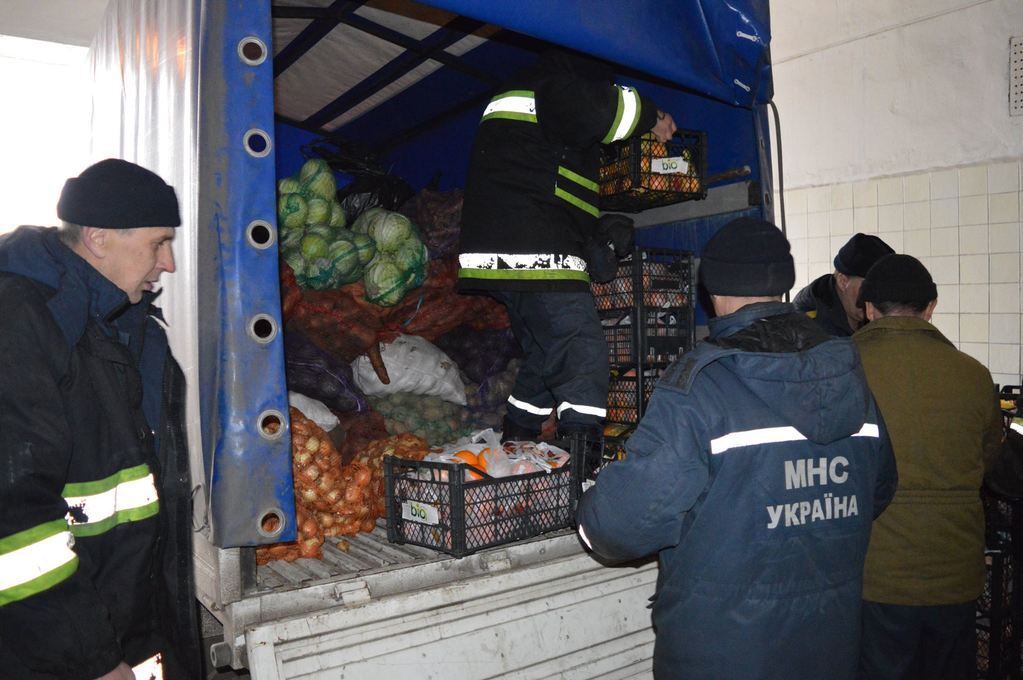 Украинская гуманитарка прорвалась-таки на оккупированный Донбасс: опубликованы фото