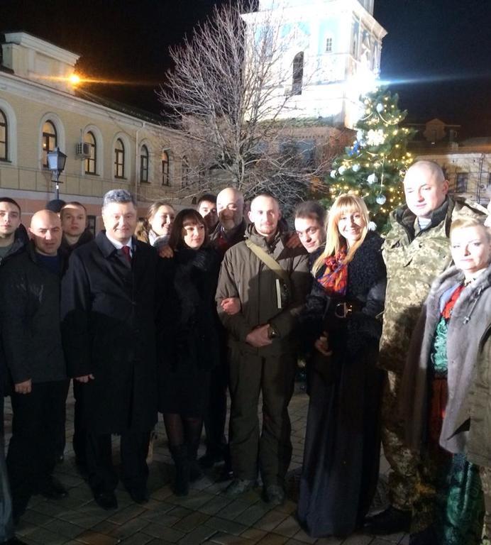 Стало известно, кто поздравит украинцев в Новогоднюю ночь с телеэкранов: опубликованы фото 