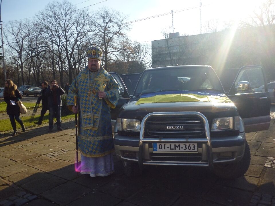 Церковь наказала закарпатского епископа из-за фотографий с оружием в зоне АТО