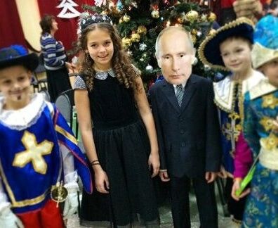 Испытание детством: самые беспощадные кадры с новогодних утренников в России
