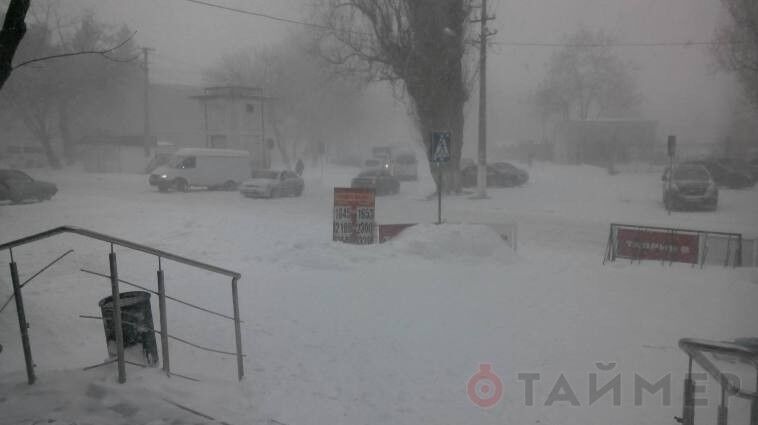 Одесса парализована снегопадом и 10-балльными пробками: опубликованы фото и видео