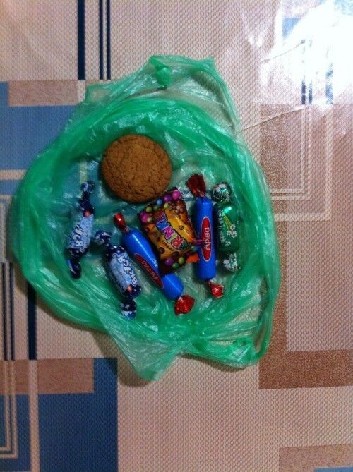 Подарки к Новому году детям от "ЛНР": одно печенье и шесть конфет