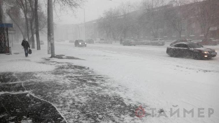 Одесса парализована снегопадом и 10-балльными пробками: опубликованы фото и видео
