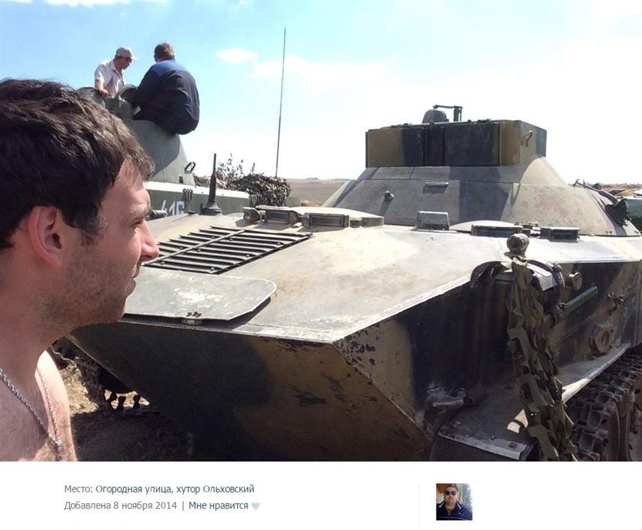 Россия привлекла гражданских лиц для ремонта военного "металлолома" на границе с Украиной: фотофакт