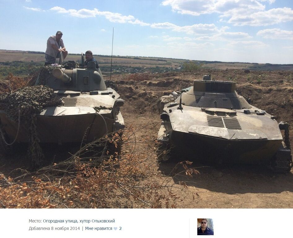 Росія залучила цивільних осіб для ремонту військового "металобрухту" на кордоні з Україною: фотофакт