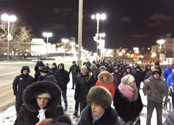 Жители Екатеринбурга вышли на акцию в поддержку Навальных