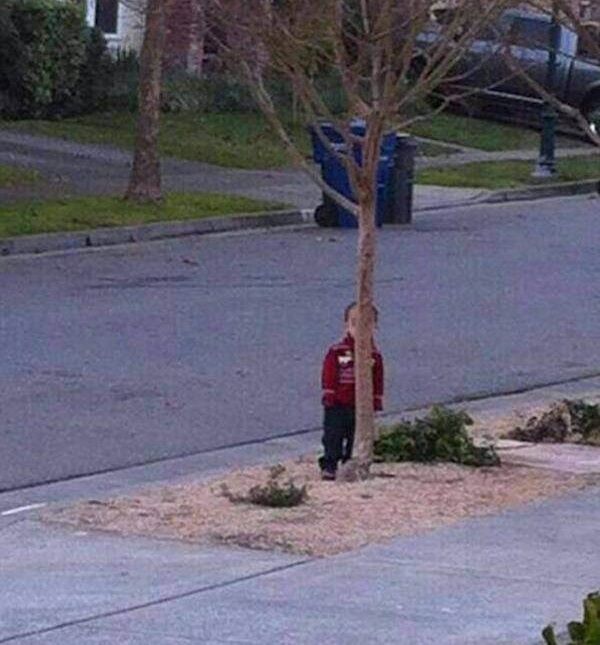 Фотографии детей, которые думают, что они надежно спрятались