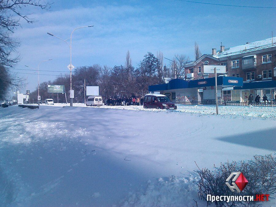 Маршрутчики в Николаеве поднимают цены в то время, как люди гибнут от непогоды