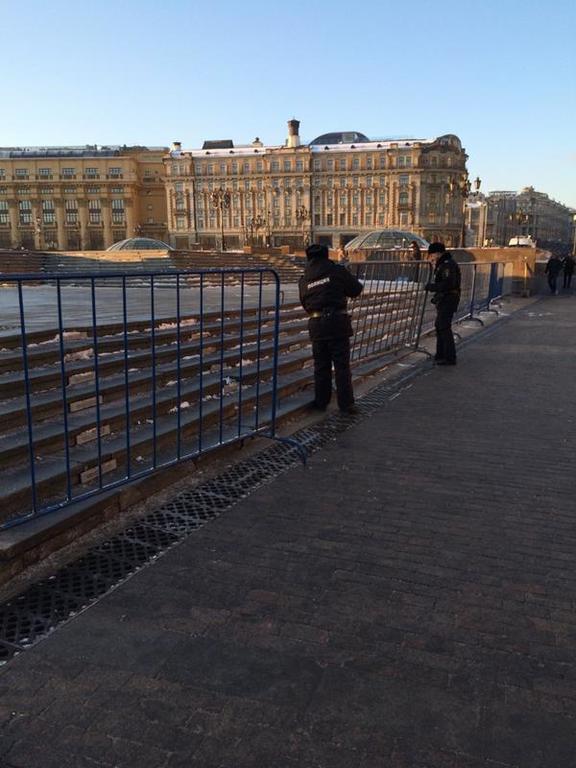 Кремль готується до масштабного мітингу: вхід на Манежну перекритий поліцією з усіх боків