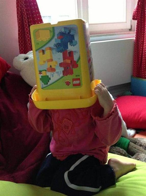 Фотографии детей, которые думают, что они надежно спрятались